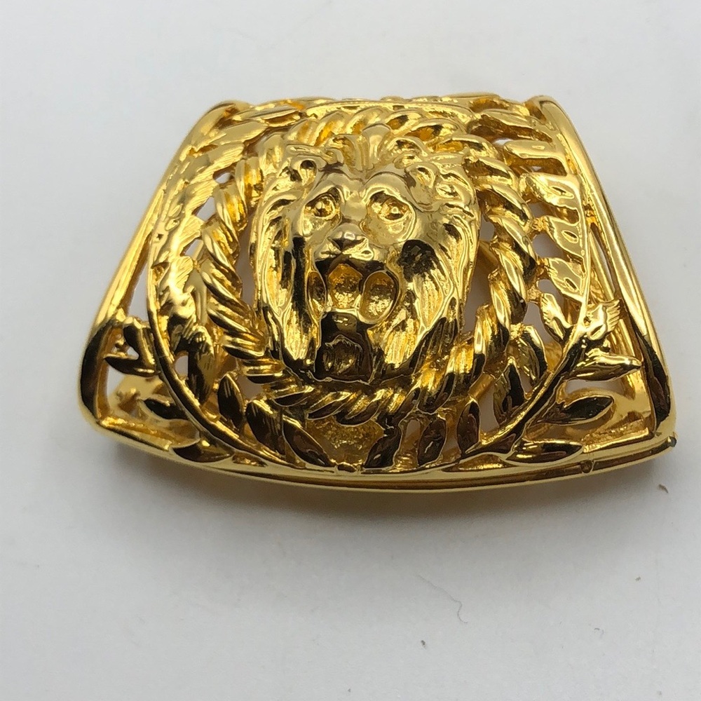 Lion Head Gold Tone Scarf Holder. VTG  EC